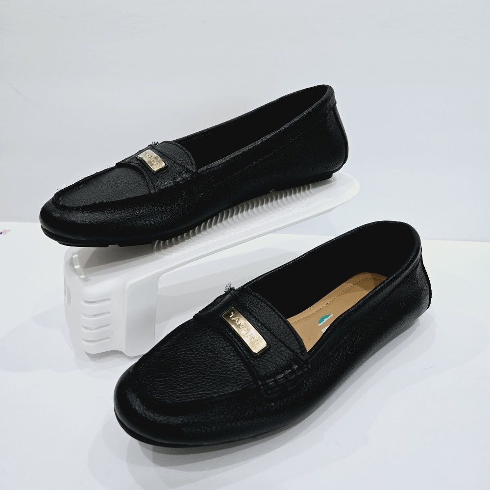 Tahari Marilu Loafers Size 8 Black Slip On Comfort Shoes Office Core